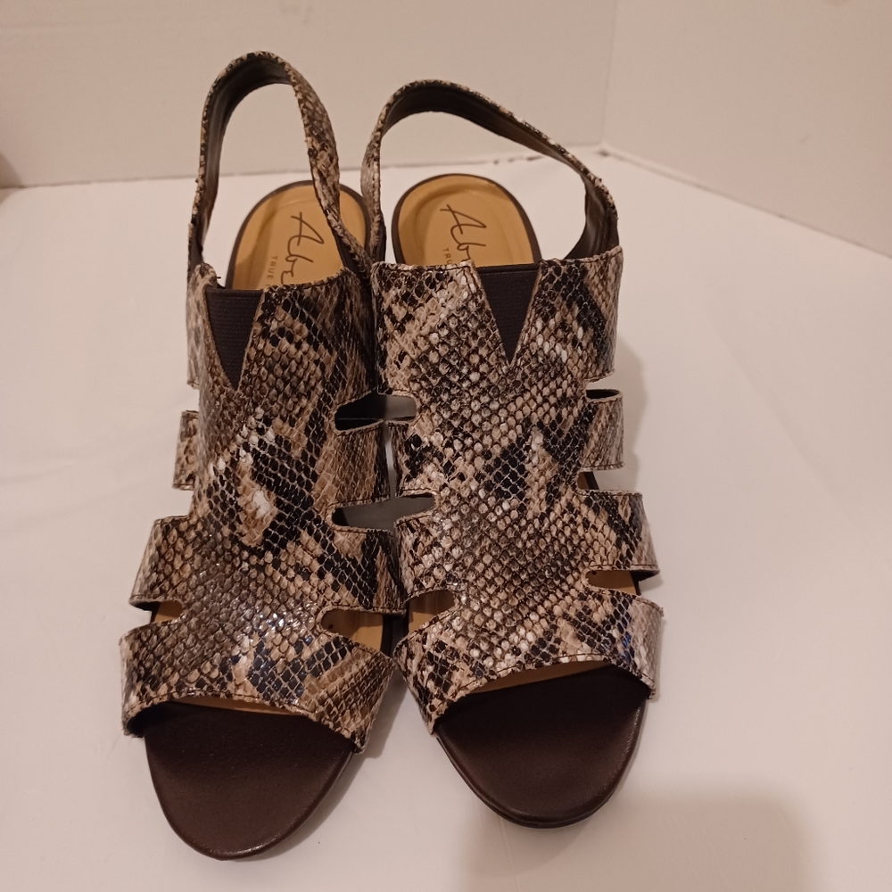 Thick Chunky Heel Sandals - Picture 4 of 12